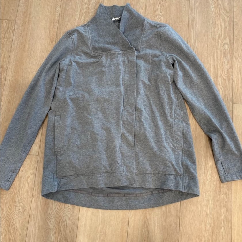 Lululemon Women's Gray sweater  size 10